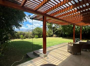 Casa de 3 habitaciones, Quito · Cerca a La Universidad, en Urbanizacion: Jardin! 3 Dorm. $520.000