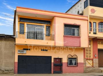 Casa · 292m² · 8 Habitaciones · 2 Estacionamientos · Venta de Casa Rentera o Comercial en El Centro de Guayaquil