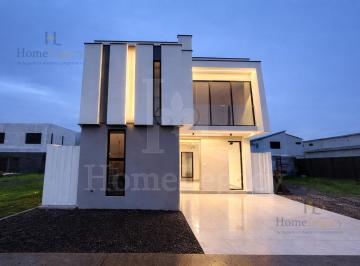 Casa · 145m² · 4 Habitaciones · 2 Estacionamientos · Venta de Casa en Estreno - León Febres Cordero Ribadeneyra, La Joya Ad