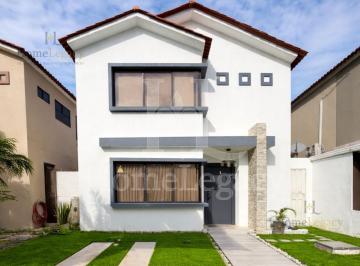 Casa · 106m² · 3 Habitaciones · 2 Estacionamientos · Venta de Casa Remodelada en Ciudad Celeste, Samborondón Ad