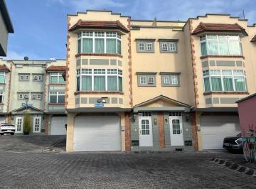 Casa · 184m² · 4 Habitaciones · 2 Estacionamientos · Casa en Venta en Sta Isabel del Condado