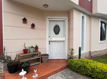 Habitación , Quito · Habitación en Arriendo en Via Lumbisi, en Una Casa en Conjunto