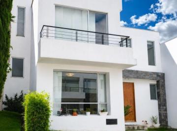 Casa de 3 habitaciones, Quito · Casa en Venta en Cumbayá | Conjunto Privado | Oportunidad