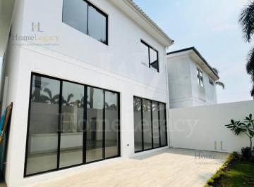 Casa · 144m² · 3 Habitaciones · 2 Estacionamientos · Venta de Casa en Mallorca Village, Daule, Patio Amplio, Urbanización Privada Ae