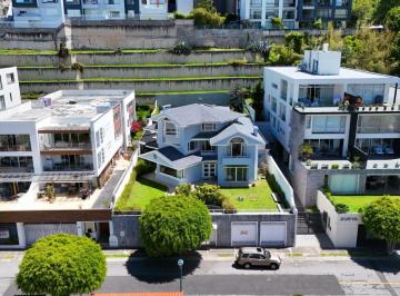 Casa de 4 habitaciones, Quito · Casa en Venta, Urbanización Vista Grande, Miravalle