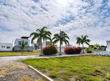Terreno / Lote , Playas · Se Vende 180 m de Terreno Ubicado en Urbanización Sol Dorado, a Pocos Minutos del Mar