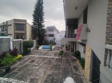 Casa de 11 habitaciones, Guayaquil · Se Vende Casa Rentera Urb. Santa Cecilia Sector Ceibos