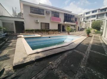 Casa de 11 habitaciones, Guayaquil · Se Vende Casa Rentera Ceibos Santa Cecilia