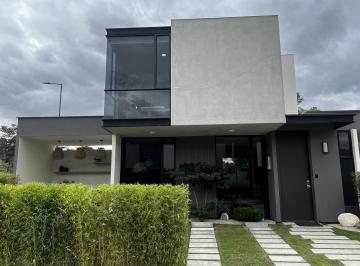 Casa · 133m² · 3 Habitaciones · 1 Estacionamiento · Casa en San Patricio de Cumbayá