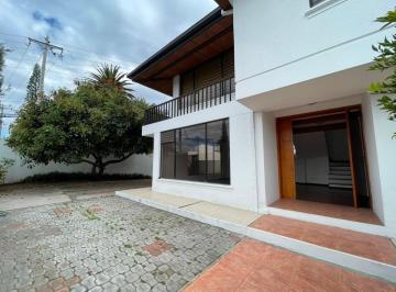 Casa de 4 habitaciones, Quito · En Renta Hemosa Casa. Miravalle 2