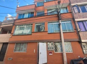 Casa de 10 habitaciones, Quito · Venta Casa Rentera 4pisos, Comite del Pueblo