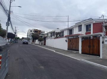 Casa de 5 habitaciones, Quito · Vendo Casa Independiente con Las Ventajas de Conjunto Privado Sector La Kennedy, Parque Bicentenario