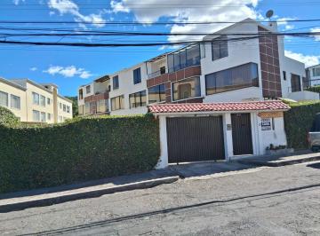 Casa · 240m² · 4 Habitaciones · 2 Estacionamientos · Casa en Cumbayá