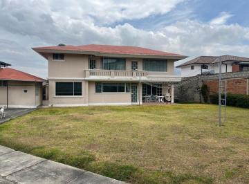 Casa de 5 habitaciones, Quito · Casa en Venta, Valle de Los Chillos, Urb, La Colina