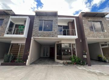 Casa de 3 habitaciones, Cuenca · Casa en Venta en Ricaurte