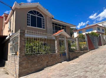 Casa de 8 habitaciones, Cayambe · Casa Rentera de 3 Pisos en Venta en Cayambe