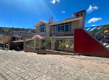 Casa de 8 habitaciones, Cayambe · Casa Rentera de 3 Pisos + Terreno de 200 M²cayambe