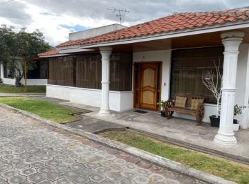 Casa de 4 habitaciones, Quito · Casa de Venta 4 Dorm. Sector El Portal Shoping