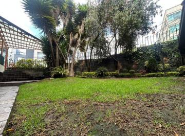 Casa de 4 habitaciones, Quito · Vendo Casa Esquinera, Independiente, Remodelada con Patio Posterior y Jardin, sector Bellavista, 4d