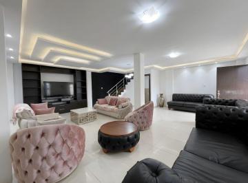 Casa de 5 habitaciones, Santo Domingo · Propiedad con Dos Edificaciones, Una Inversión Inteligente