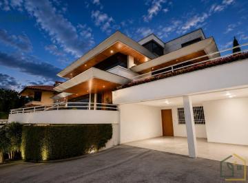 Casa · 442m² · 4 Habitaciones · 4 Estacionamientos · Casa de Venta Miravalle Cumbaya