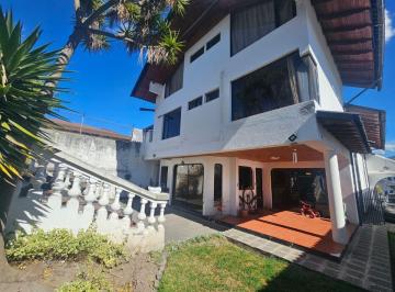 Casa de 4 habitaciones, Quito · Venta Casa en Conjunto Sector Carcelén Calle Einstein, de 479 m² 4 Dorm., 3 Parqueaderos