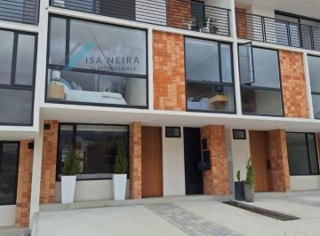 Casa · 115m² · 4 Habitaciones · 2 Estacionamientos · Casa - Misicata
