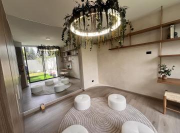 Casa · 132ha · 3 Habitaciones · 2 Estacionamientos · Casa con Dormitorio en Planta Baja de Venta en Cumbayá Lumbisí