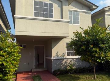 Casa de 3 habitaciones, Daule · Casa en Alquiler en Urbanización Brisana – Casa Laguna