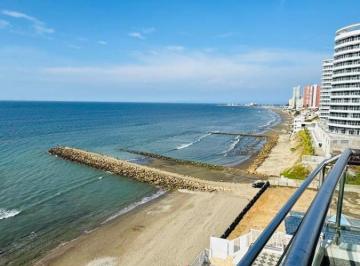 Departamento de 4 habitaciones, Manta · Departamento de Lujo Completamente Amoblado Frente Al Mar en Renta