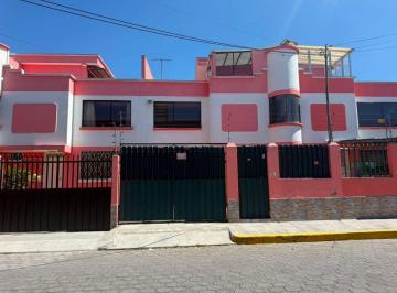 Casa de 4 habitaciones, Quito · Casa en Venta 4 Hab en Calderón, Entrada Independiente, a 1 Cuadra del Coral