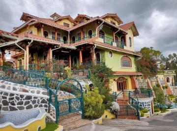 Hacienda-Quinta · 32761m² · 6 Habitaciones · 1 Estacionamiento · Quinta en Alangasí