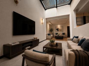 Sala de TV apergolada · Departamento Tipo Casa con Patio Privado en Lomas de Monteserrín