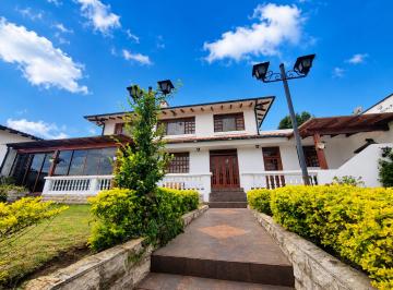 Casa de 4 habitaciones, Quito · Casa de Venta Cashapamba Los Chillos