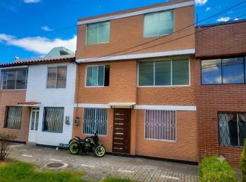 Casa · 120m² · 4 Habitaciones · 1 Estacionamiento · Casa en Sur de Quito