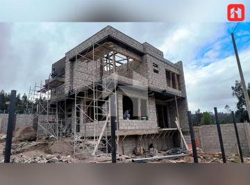 Casa de 3 habitaciones, Cuenca · Vendo Casa Dentro de Urbanización Privada en Cuenca – Sector Ochoa León (Cv4086)