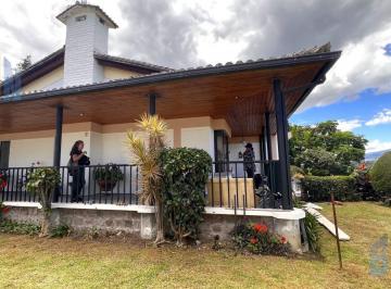 Casa · 1107m² · 5 Habitaciones · 6 Estacionamientos · Casa en Arriendo Excelente Ubicación Cerca Al Colegio Menor Cumbayá