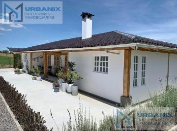 Hacienda-Quinta · 344m² · 4 Habitaciones · 6 Estacionamientos · Finca en Cayambe - Casa Principal y de Visitas. Airbnb