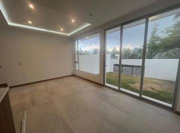 Casa · 132ha · 2 Habitaciones · 2 Estacionamientos · Venta de Casa a 5 Minutos de Cumbaya Vía Nayon, Dentros de Urbanizacion Privada