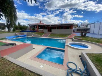 Hacienda-Quinta · 582m² · 5 Habitaciones · 10 Estacionamientos · Quinta en Los Chillos