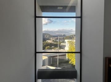 Casa de 3 habitaciones, Quito · Rento Casa 3 Dorm., 350 m², 4 Estacionamientos, Alta Vista Nayón
