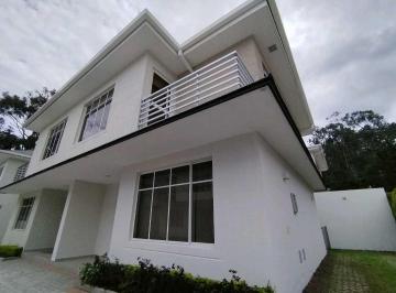 Casa · 105m² · 3 Habitaciones · 2 Estacionamientos · Pifo, Casa en Renta, con 100 m², 3 Habitaciones