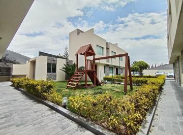 Casa · 121m² · 3 Habitaciones · 2 Estacionamientos · Venta Linda Casa en La Pampa Cerca Al Club de La Liga