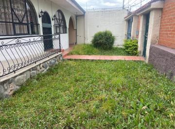 Terreno / Lote · 415m² · 3 Estacionamientos · Terreno Esquinero en Venta. Av Américas