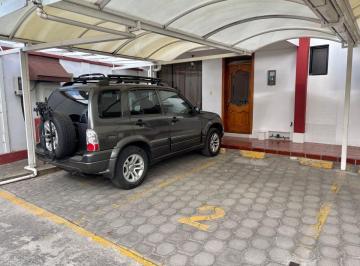 Casa de 3 habitaciones, Quito · Vendo Casa con Local Marianitas de Calderon