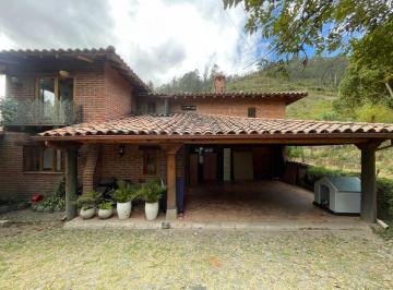 Casa de 5 habitaciones, Quito · Pachosalas Ilalo Casa de 350 m² con 5 Dorm. en Alquiler en Tumbaco