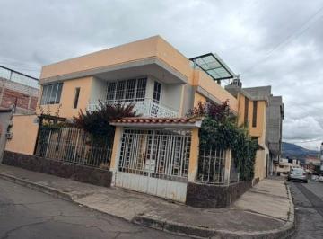 Casa de 7 habitaciones, Riobamba · Casa Esquinera 2 Dptos. + Terreno Independiente