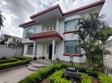 Casa de 4 habitaciones, Quito · Casa en Venta 4 Dorm. – Urbanización La Pampa