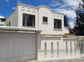 Casa de 5 habitaciones, Quito · Venta Casa Sector Urb. Condado