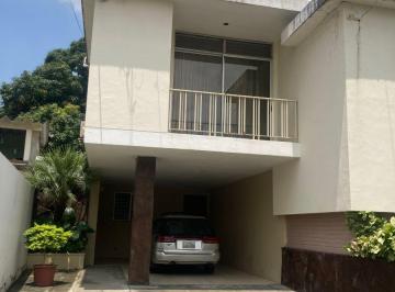 Casa de 5 habitaciones, Guayaquil · Venta –casa en Urdesa, Circunvalación Sur Diagonal Al Banco Bolivariano